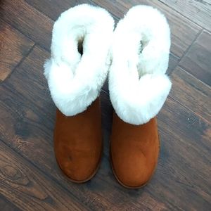 New Juicy Couture brown suede fur lined boots